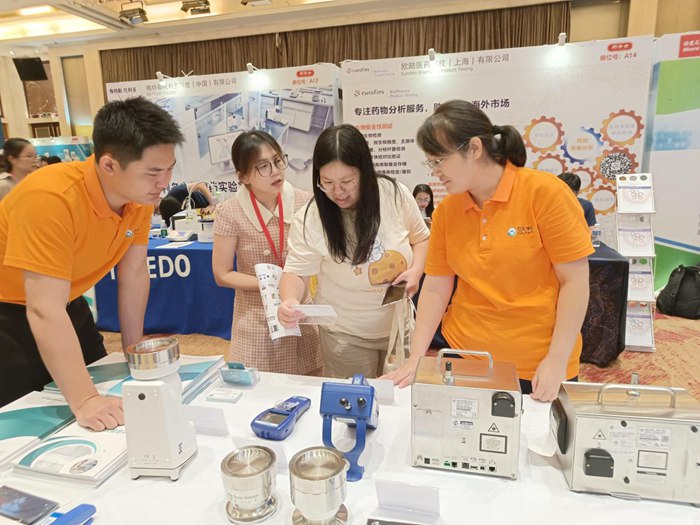 第十四屆藥品質(zhì)量安全大會(huì)首日盛況直擊，億天凈化精彩亮相！