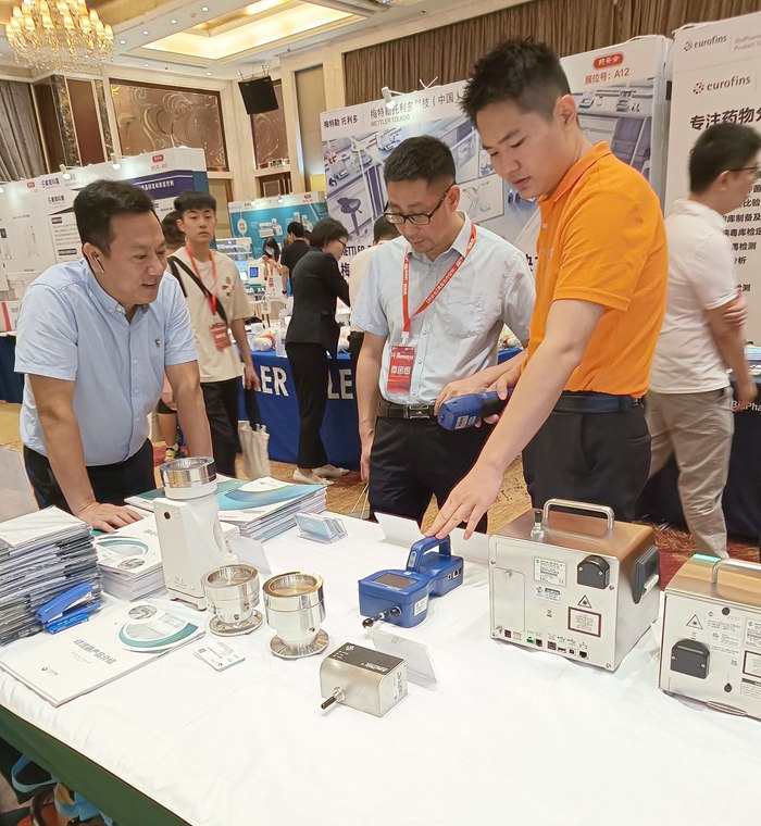 第十四屆藥品質(zhì)量安全大會(huì)首日盛況直擊，億天凈化精彩亮相！