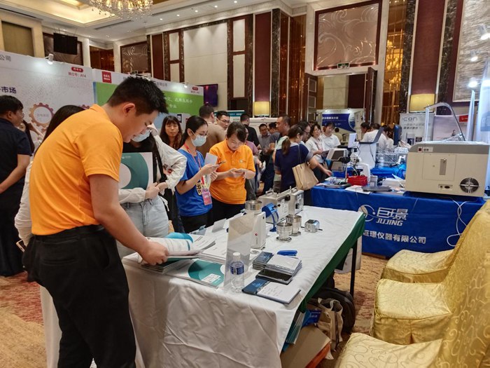 第十四屆藥品質(zhì)量安全大會(huì)首日盛況直擊，億天凈化精彩亮相！